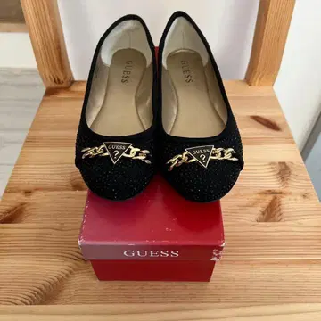 GUESS 블랙 플랫슈즈