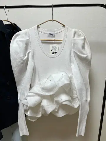 Bibiy. AMELIE PEPURAMU KNIT 화이트