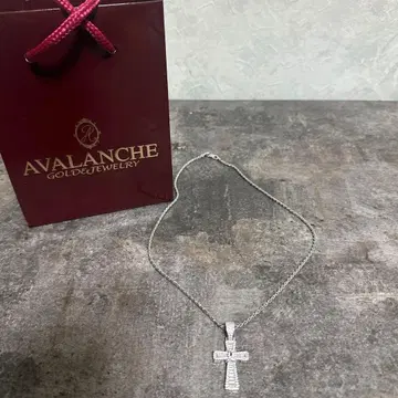 AVALANCHE 지르코니아 장식 크로스형 목걸이 쇼핑백 포함