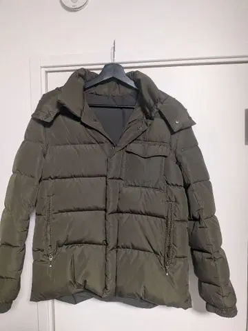 올리브 그린 다운 자켓 후드 부착