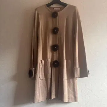 택 포함 미사용 퍼 포함 버튼의 베이지 가디건