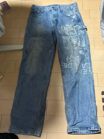 라이트 블루 스트레이트 데님 팬츠