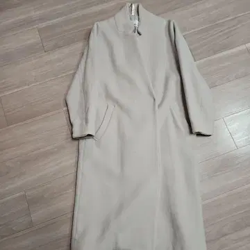 Whim Gazette 베이지 노카라 롱 코트