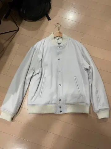 택 포함 미사용 새상품 핀 배지 SOPH. 화이트 바시티 자켓 S