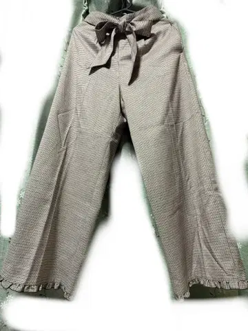 아림 아림 멋내기를 즐기는 체크 팬츠 아이냥