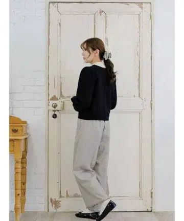 아림 아림 멋내기를 즐기는 체크 팬츠 아이냥