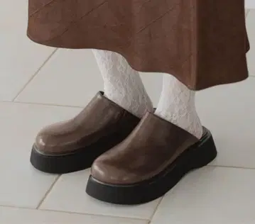 [새상품급] lowrysfarm 크로그 브라운 L 사이즈