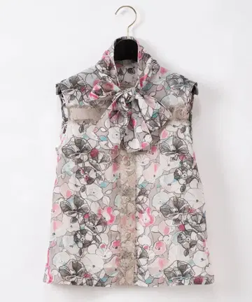 미사용 새상품 그레이스 콘티넨탈 플라워 프린트 레이스 절개 탑 36