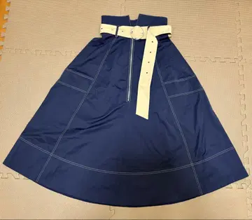 새상품급 REDYAZEL 배색 스티치 플레어 스커트 네이비 S 사이즈