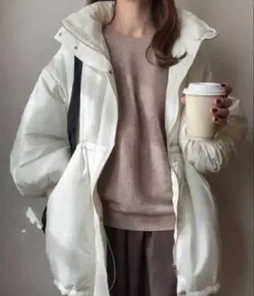 FILLOU 충전솜 스탠드넥 드로스트 코트