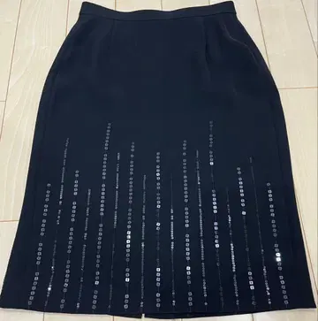 이타리야 블랙 비즈 장식 미디 스커트