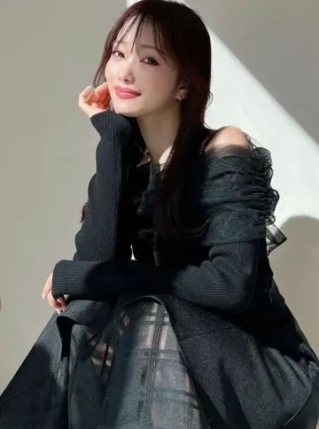 리젝시 백리본 오프숄더 니트탑