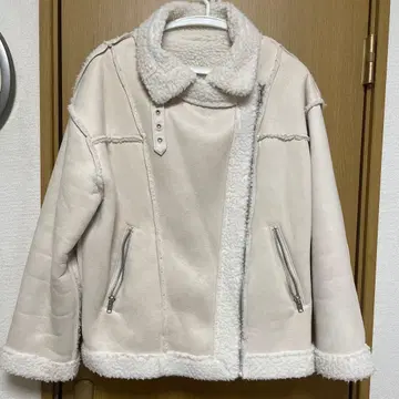 무스탕풍 숏코트 크림색