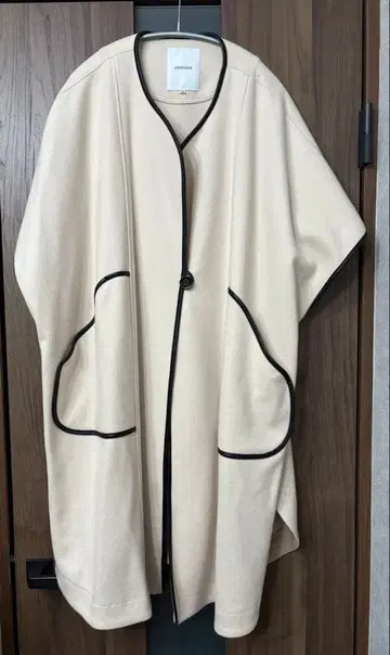 새상품급 LOVELESS 파이핑 오버 베스트