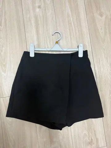 [ 새상품급 ] ZARA 비대칭 스코트 블랙 S 사이즈