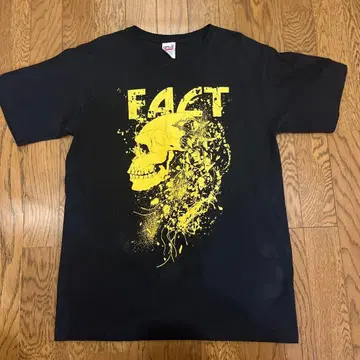 FACT 스컬 디자인 T셔츠 M 사이즈