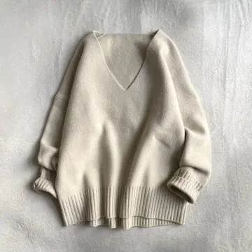 [ 정가 약 4만 ] 두지엠 클라세 울 캐시미어 Smooth V넥 니트