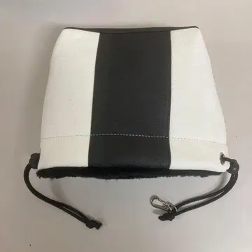 일본산 슈링크 가죽을 사용한 아이언 커버 화이트 x 블랙