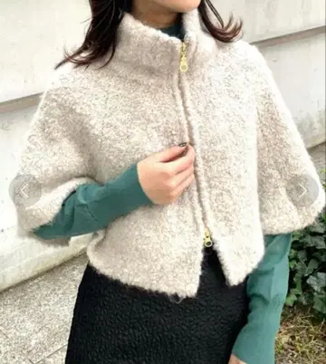 지퍼 달린 숏 기장 가디건 그레이