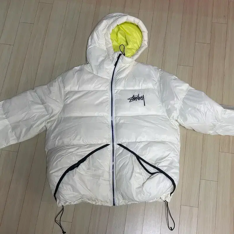 스투시 moclosebrand 800필 파워 화이트 패딩 (M)