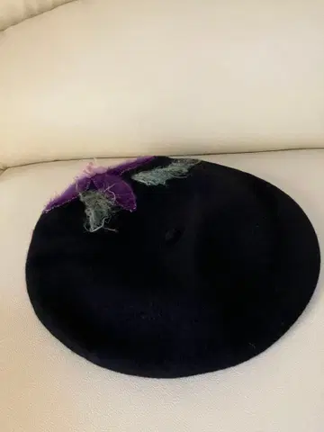 Complit 이탈리아제 블랙 울 꽃 자수 베레모