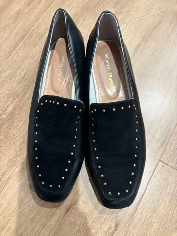오리엔탈 트래픽 블랙 스웨이드 로퍼 스터드 24.5cm 정도