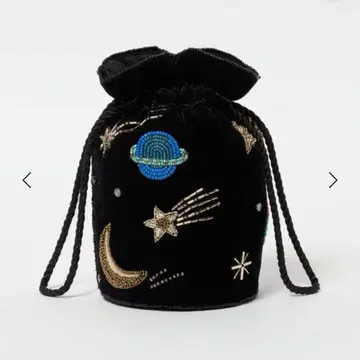 유나이티드 애로우즈 이번 시즌 완판템 자수 모티브 파우치