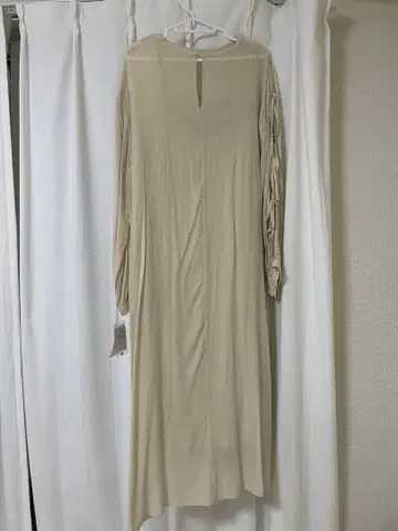베이지 롱 원피스 백 오픈