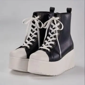 스즈키 아미 신상 하이컷 스니커즈 M 미사용 새상품