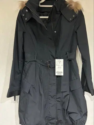 [ 새상품 미사용 ] 블랙 후드 부착 나일론 롱 코트