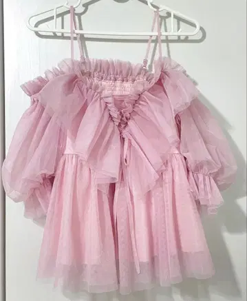 dazzlin 프릴 블라우스 오프숄더 스퀘어 프릴 페플럼 블라우스