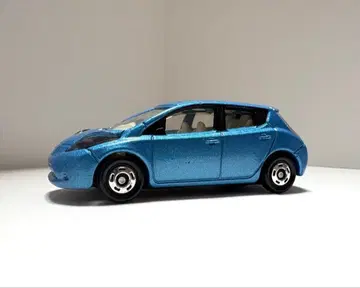 Nissan Leaf 미니카 메탈릭 블루