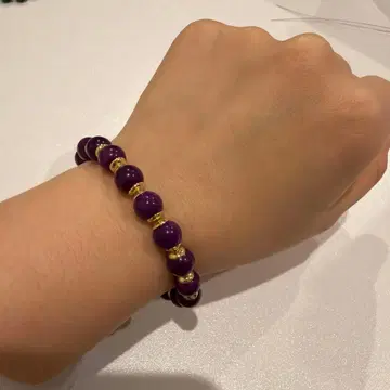 삼나무 라이트 보라색 비즈 골드 악센트 팔찌