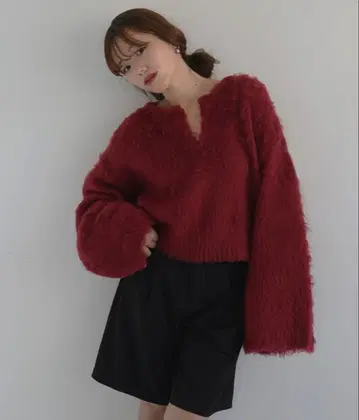 [ sakippe x hellam ] 샤기 플레어 슬리브 니트