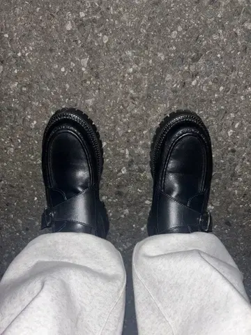 블랙 가죽 통굽 부츠