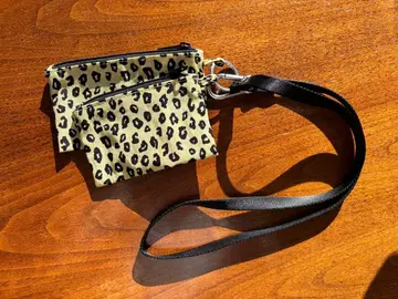 BAGGU 레오파드 무늬 스트랩 미니 파우치