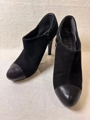DIANA 블랙 스웨이드 가죽 부티 23.5cm