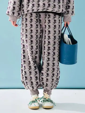 인기 꽃무늬 팬츠 겨울 코디 모임에 딱 좋은 외출용