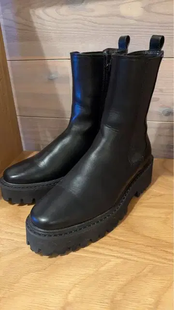 새상품급 플라스테 PLST 사이드 고어 부츠 블랙 가죽 통굽