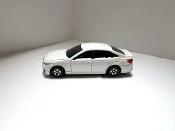 토미카 Toyota CROWN 1/6 화이트