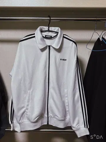 NERDY 화이트 집업 자켓