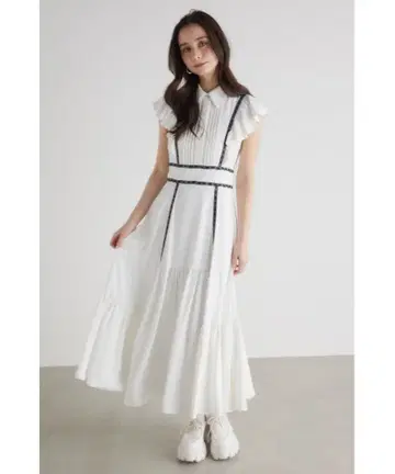 rienda 로고 테이프 라인 프릴 플레어 원피스