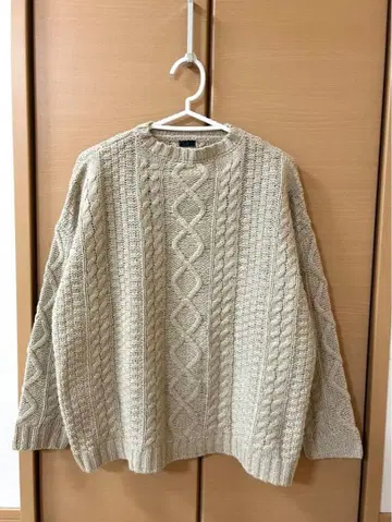 이치 이치 베이지 케이블 니트 긴팔 스웨터