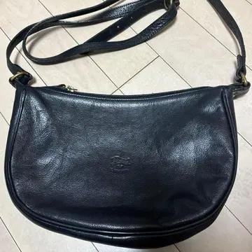 일비종떼 숄더백 가죽 블랙 골드 금장 장식 초승달