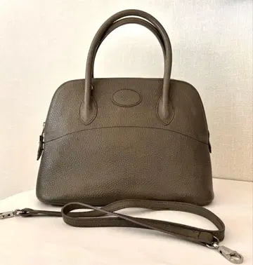 그레이 가죽 핸드백