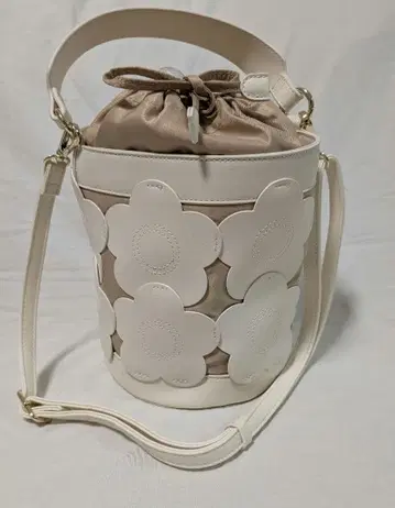 마리콴트 데이지 모티브 버킷 2WAY 숄더