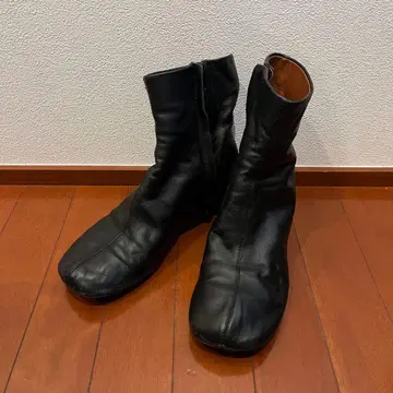 ZARA 블랙 가죽 숏부츠 지퍼 포함