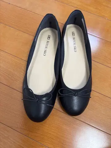 RODESKO 블랙 플랫슈즈 36
