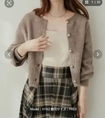 내추럴 꾸뛰르 이번 시즌 가디건 동글동글 버튼