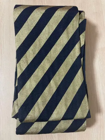 네이비와 골드 스트라이프 오비